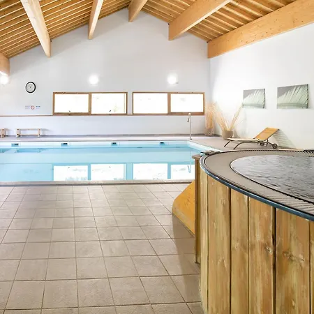 With Shared Pool For 4 People Apartman