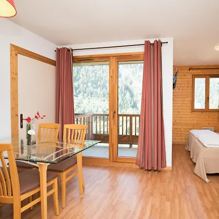 With Shared Pool For 4 People Apartman Orelle