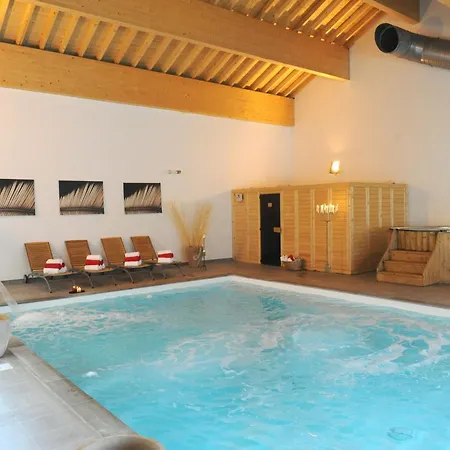 With Shared Pool For 4 People * Orelle