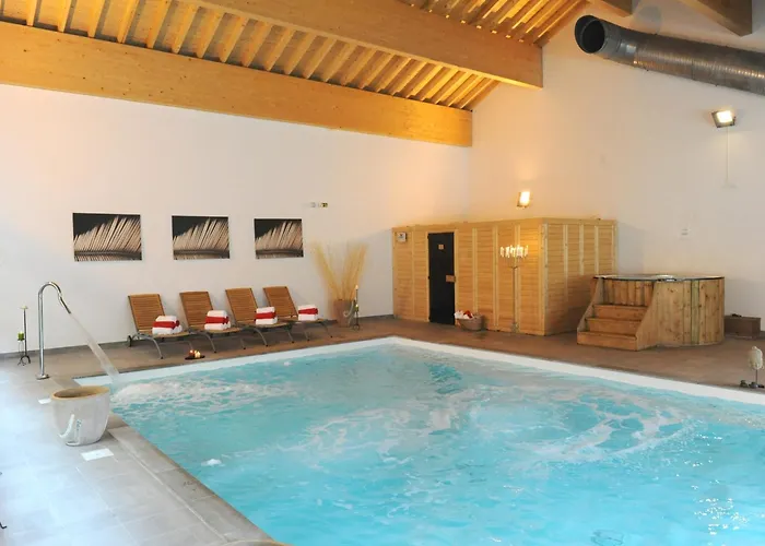 With Shared Pool For 4 People * Orelle