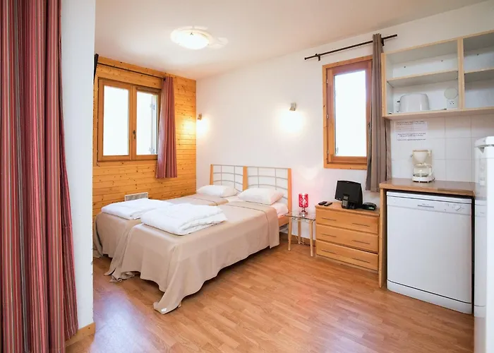 With Shared Pool For 4 People Lägenhet