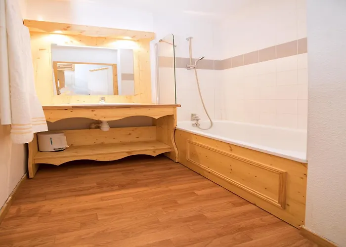 With Shared Pool For 4 People Lägenhet *
